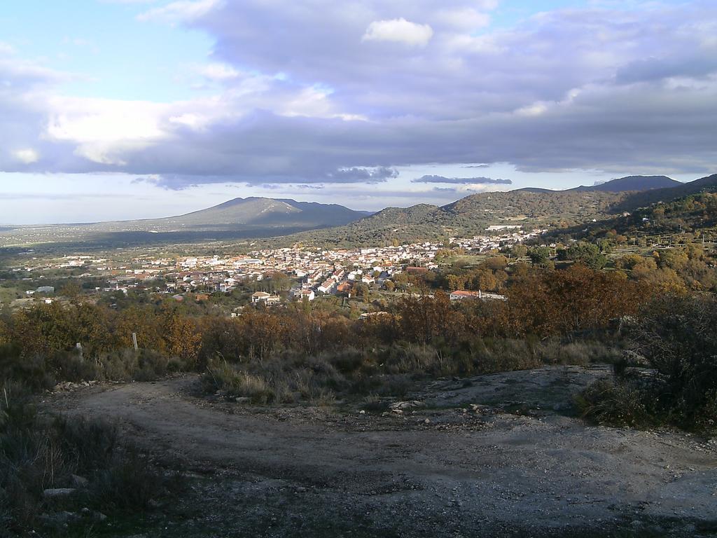 Alojamiento Cr Cuatro Caminos San Pablo de los Montes Eksteriør billede